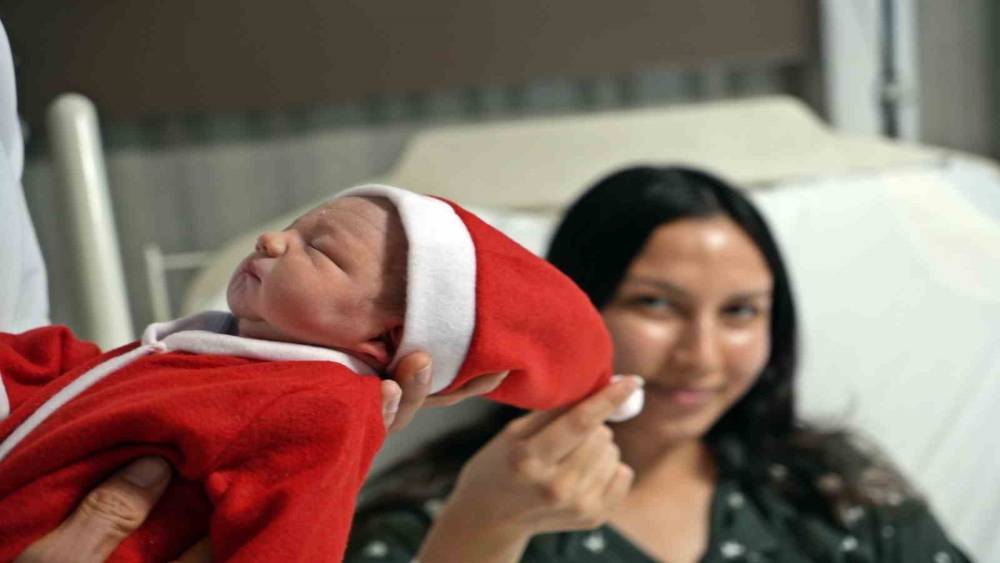 Antalya’da yeni yılın ilk bebeğinin doğum saati 00.00
