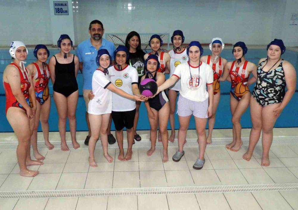 Antalyalı yüzücülerin final heyecanı
