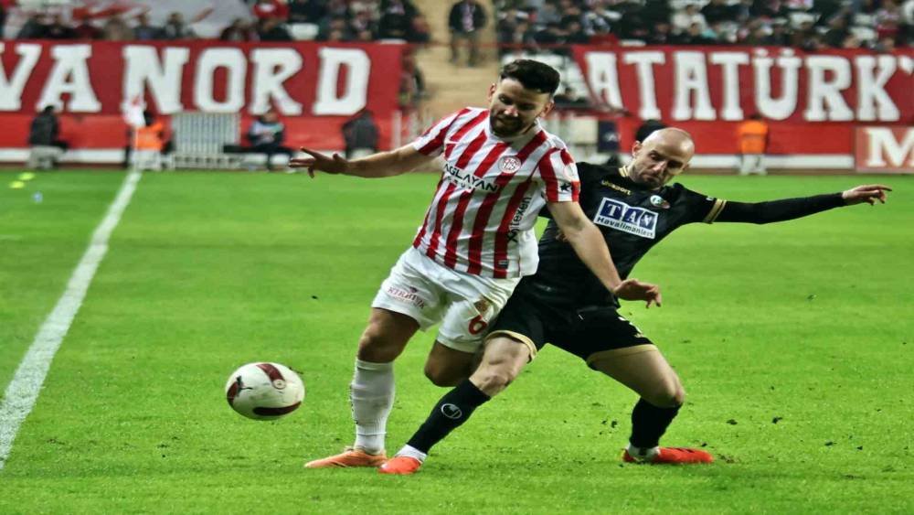 Trendyol Süper Lig: Antalyaspor: 0 - Corendon Alanyaspor: 0 (Maç sonucu)
