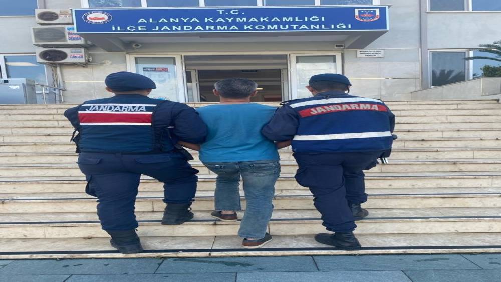 Antalya’da aranan 2 şüpheli yakalandı
