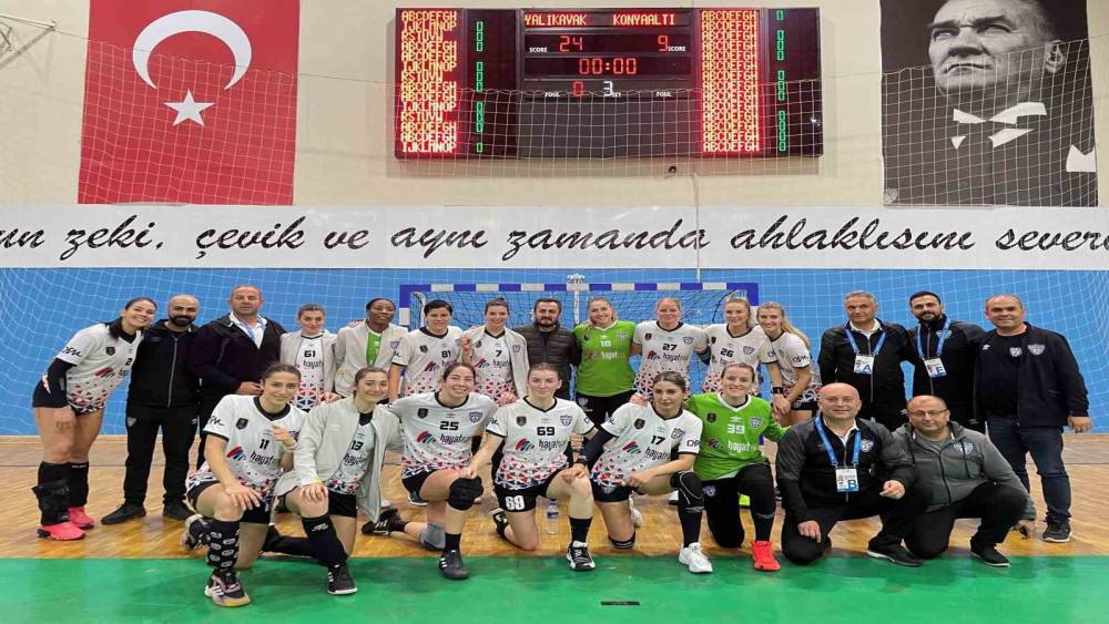 Konyaaltı Belediye Spor Kulübü Kadın Hentbol Takımı dolu dizgin
