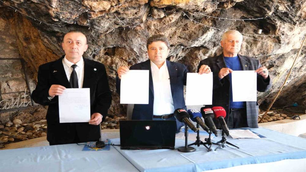 İYİ Parti Antalya’nın yönetim kurulunda 6 istifa
