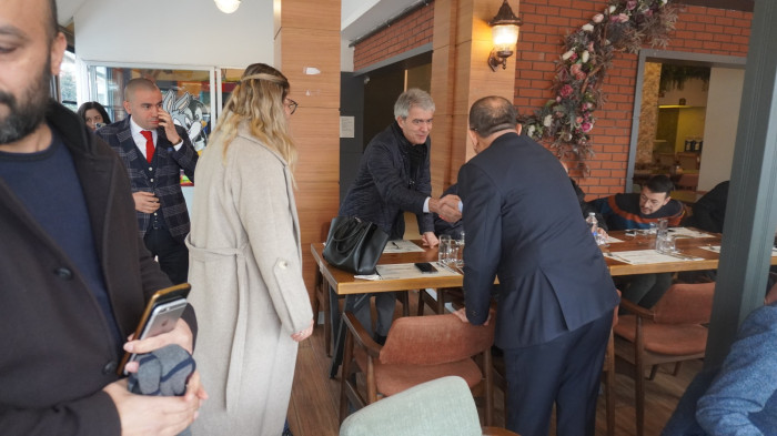 Başkan adayı Tural, gazetecilerle kahvaltıda buluştu