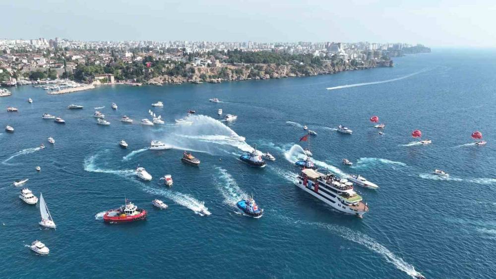 Antalya’da 100’üncü Yıla Özel Deniz Korteji
