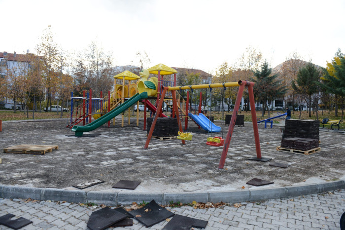 Oyun park alanları yenileniyor