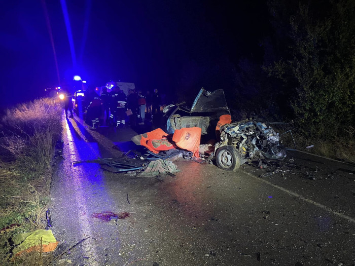 Şarkikaraağaç'ta korkunç kaza : 1’i çocuk 3 kişi hayatını kaybetti