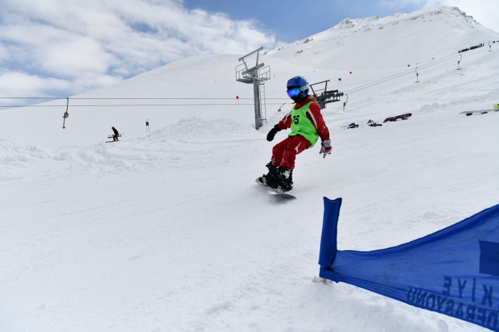 Valilik Kupası Alp Disiplini Kayak ve Snowboard yarışları Davraz’da gerçekleşti