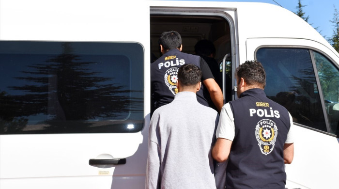 Sahte ilanla otomobil dolandırıcılığı yapan 4 şüpheli tutuklandı