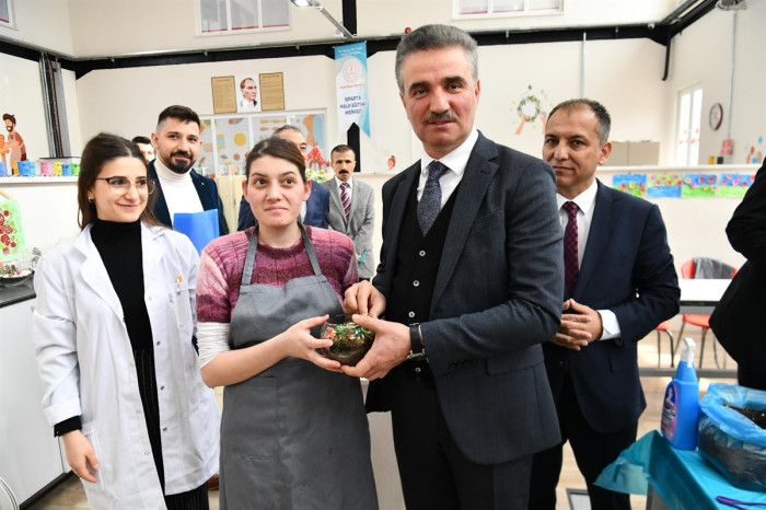 Türkiye’nin İlklerinden Olan Özel Yürekler Halk Eğitimi Merkezi