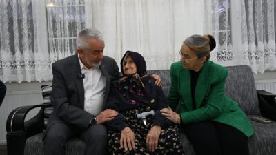 Isparta Belediye Başkanı Şükrü Başdeğirmen, eşi Şadiye Başdeğirmen ile birlikte,