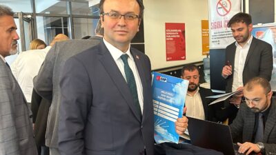 CHP'de olağanüstü kongre öncesi adaylardan İsa Önder Dinçtürk de adaylıktan