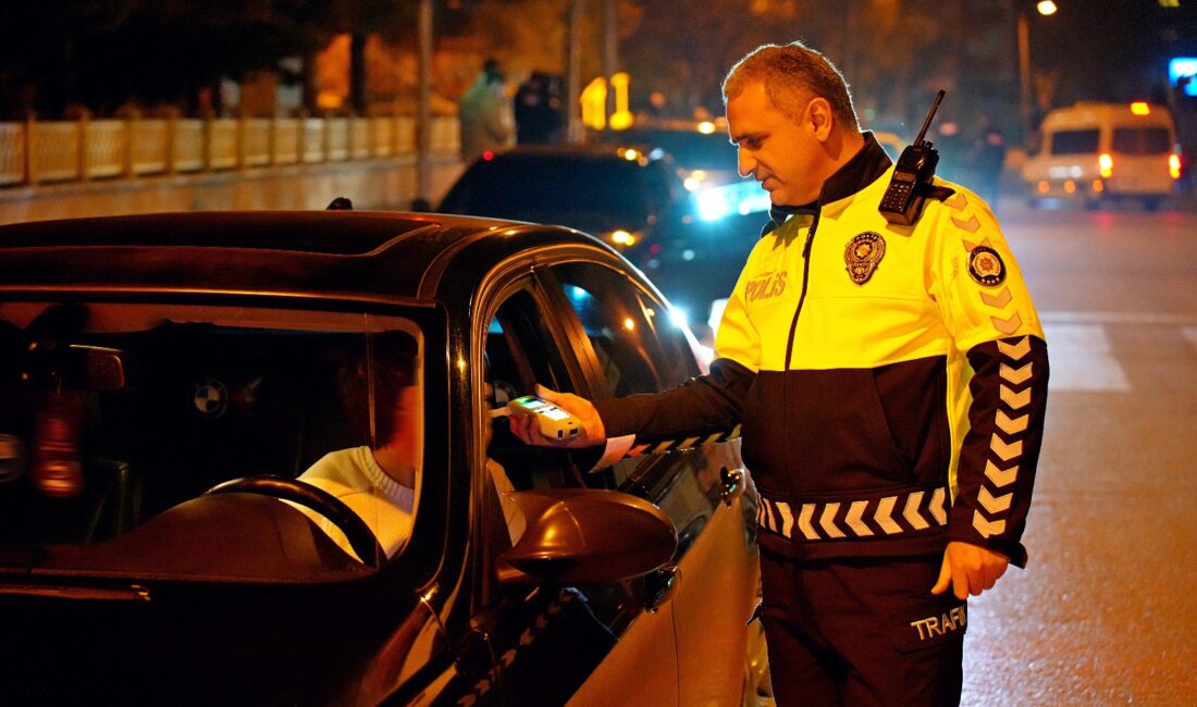 Isparta’da trafik ve asayiş uygulamasında 35 kusurlu sürücüye idari para