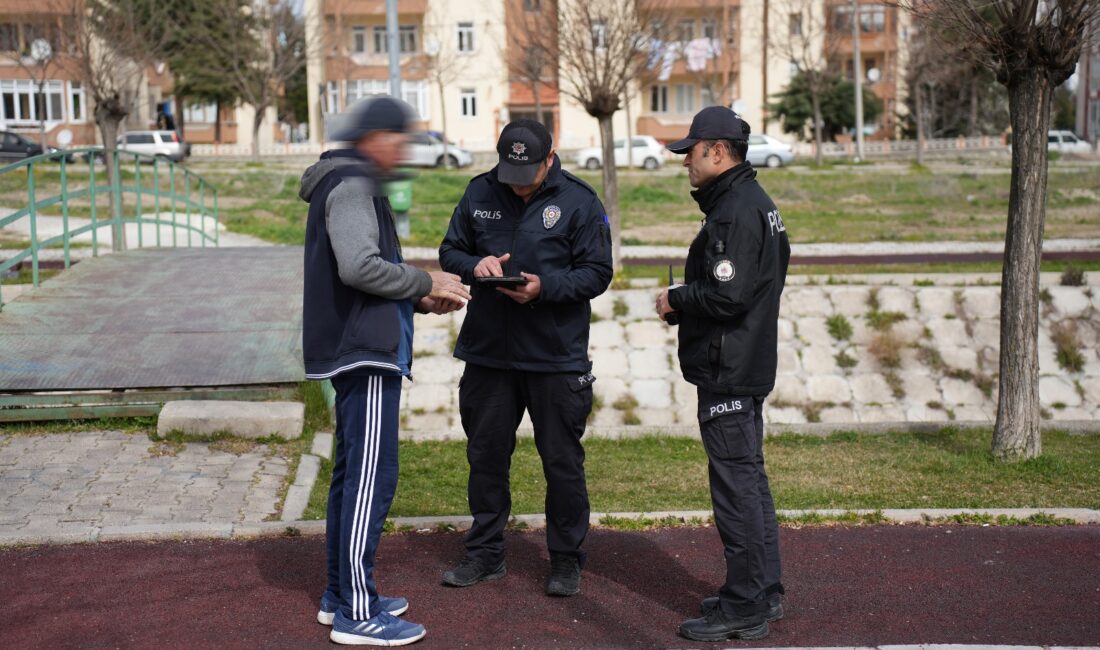 Isparta Emniyet Müdürlüğü’ne bağlı ekipler, okul çevrelerinde şok asayiş uygulaması