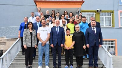 Isparta Belediye Başkanı Şükrü Başdeğirmen, Mustafa Şener Ortaokulu 5/A sınıfı