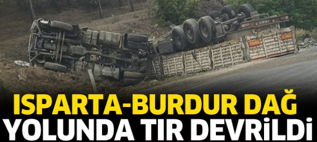 Isparta-Burdur dostluk yolunda sürücünün kontrolünden çıkan tır devrildi. Kazada sürücü