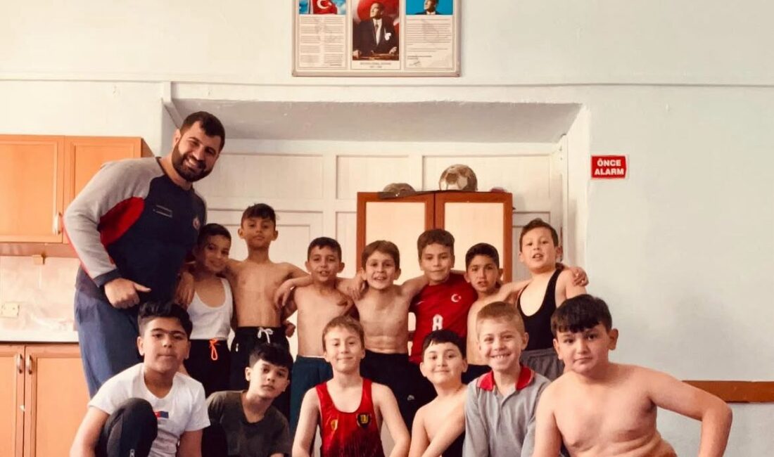 U-11 Serbest Güreş Isparta İl Birinciliğinde takım halinde Isparta şampiyonu