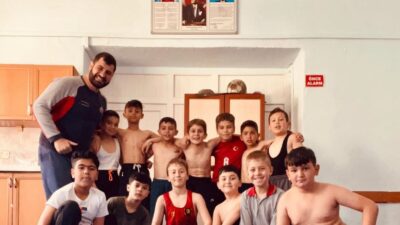 U-11 Serbest Güreş Isparta İl Birinciliğinde takım halinde Isparta şampiyonu