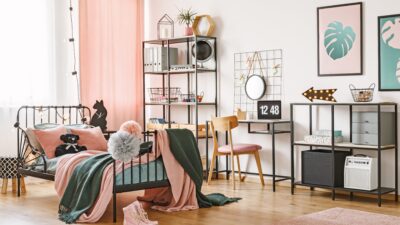 Gençlik dönemi, bireysel kimliğin şekillendiği ve sosyal yaşamın yoğunlaştığı önemli